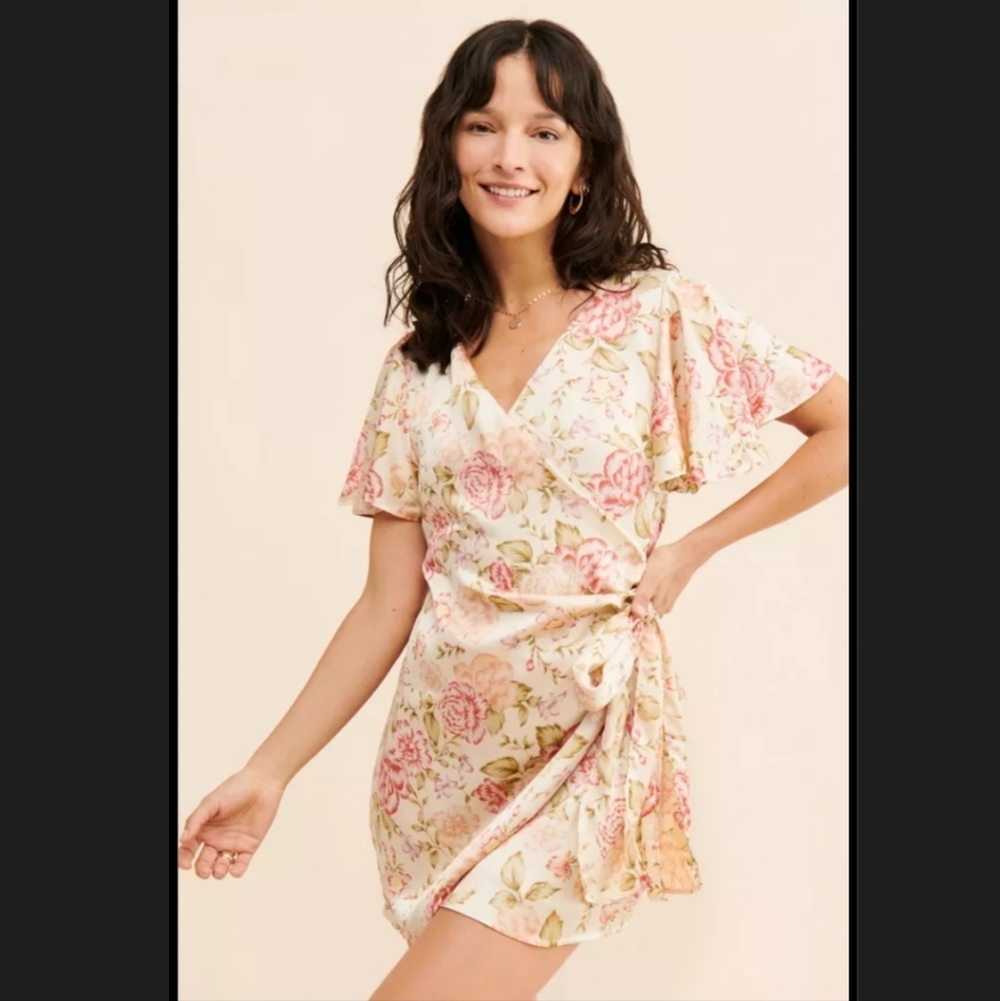 Dress Forum Joy Tulip Floral Satin Flared Sleeves Mini Wrap Dress Women's Size S